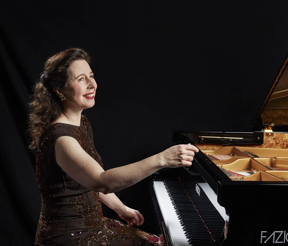 Angela Hewitt